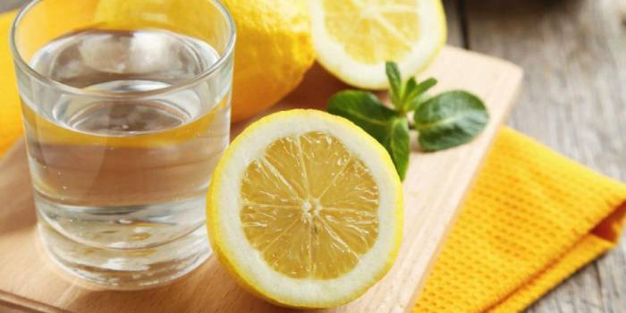 Вода и лимон