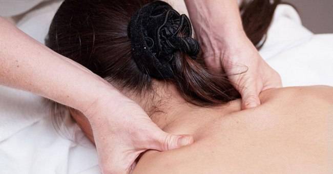 Який масаж можна робити при болях у шиї