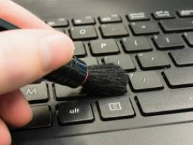 Как почистить клавиатуру ноутбука и не испортить ее
