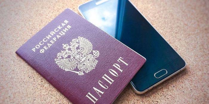 Паспорт и смартфон