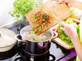 8 научных преимуществ приготовления еды дома