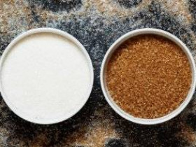 Является ли коричневый сахар более здоровым, чем белый сахар