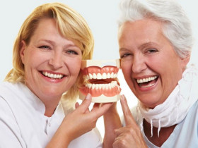 Бесплатное протезирование зубов для пенсионеров - кому положено, формирование очереди и региональные программы