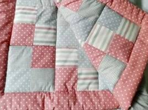 Лоскутное одеяло из обрезков ткани