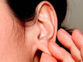 4 причины выделения жидкости из ушей