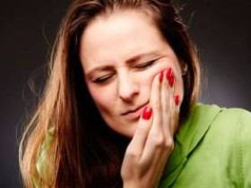 8 причин, почему могут болеть щеки