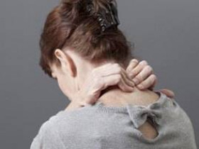 7 способов облегчить симптомы жесткой шеи