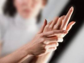 10 причин, по которым ваши руки немеют