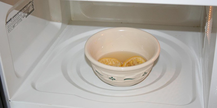 Очистка микроволновки от жира с помощью лимона