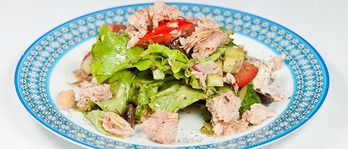 Салат с консервированным тунцом рецепт с фото