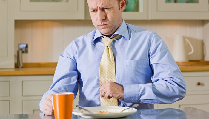 У мужчины боль в желудке после еды