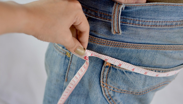 Измерение размера джинсов
